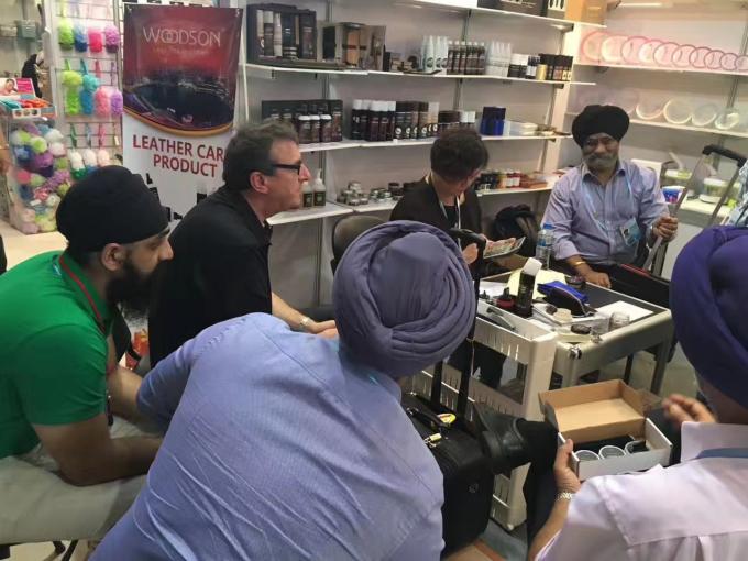 Gros PSAF gratuit Résistant à l'eau Résistant à l'eau pour les tissus cuir Protecteur de meubles Soins des meubles Spray résistant à l'eau 27