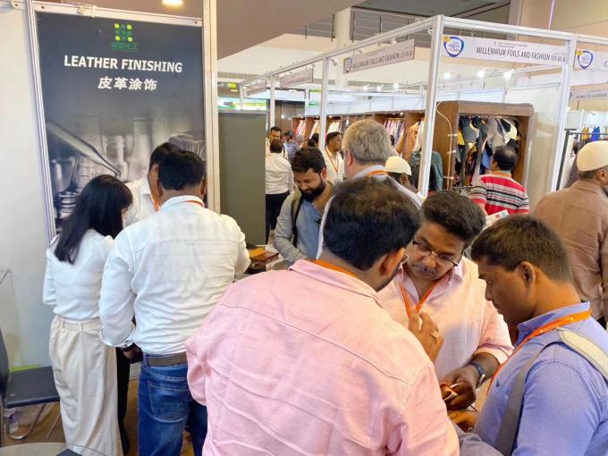 Gros PSAF gratuit Résistant à l'eau Résistant à l'eau pour les tissus cuir Protecteur de meubles Soins des meubles Spray résistant à l'eau 25