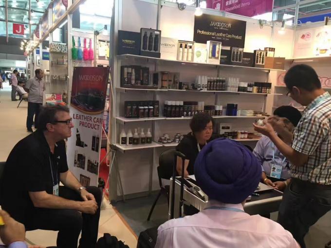 Gros PSAF gratuit Résistant à l'eau Résistant à l'eau pour les tissus cuir Protecteur de meubles Soins des meubles Spray résistant à l'eau 28